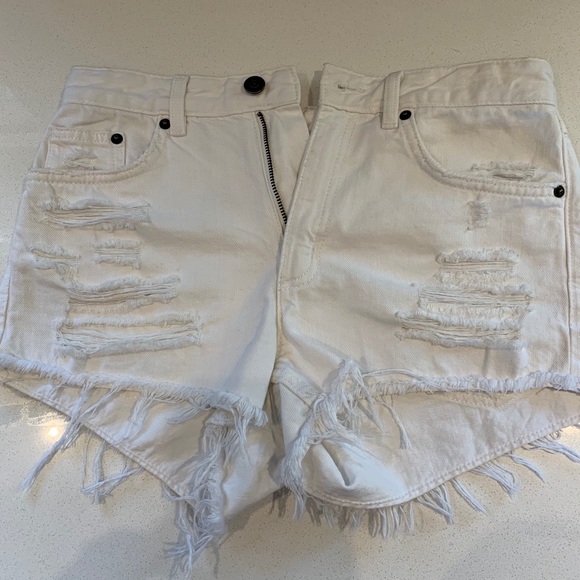 White high waisted ripped shorts - Picture 2 of 6